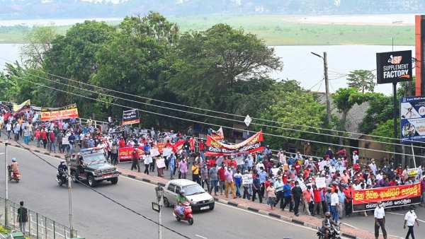Massive Economic Crisis: Protest in Front of Lankan President’s House 