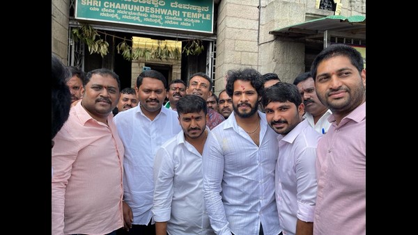  ಜಿಟಿಡಿ ಮಗ ಹರೀಶ್ ಮತ್ತು ನಿಖಿಲ್ ದೇವಸ್ಥಾನವೊಂದರಲ್ಲಿ ಭೇಟಿ