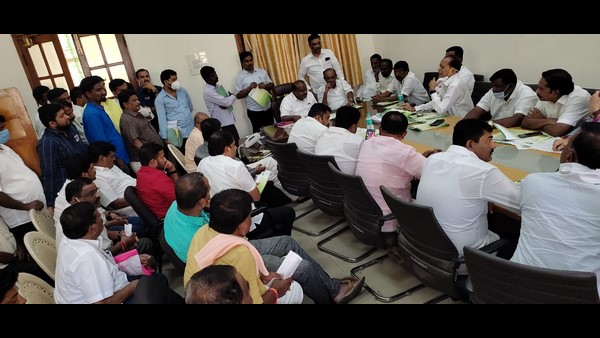 Bengaluru: Former CM HD Kumaraswamy Discussion with Leaders of 4 Districts on Janata Jaladhare