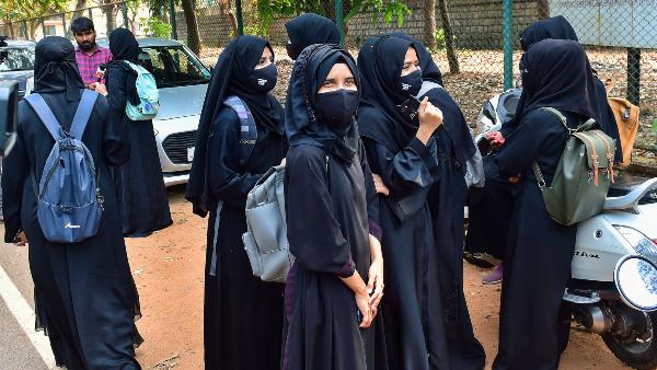 ಹೈಕೋರ್ಟ್‌ ತೀರ್ಪನ್ನು ತಡೆ ಹಿಡಿಯಬೇಕು