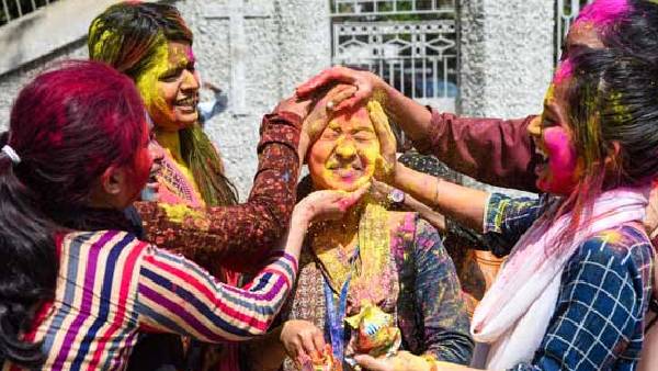 Happy Holi 2022 Wishes, Images, Greetings, Posters, Quotes, Messages, Whatsapp Status in Kannada