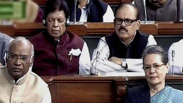  ಮಲ್ಲಿಕಾರ್ಜುನ ಖರ್ಗೆ ಆಕ್ರೋಶ ಹೊರಹಾಕಿದ್ದಾರೆ