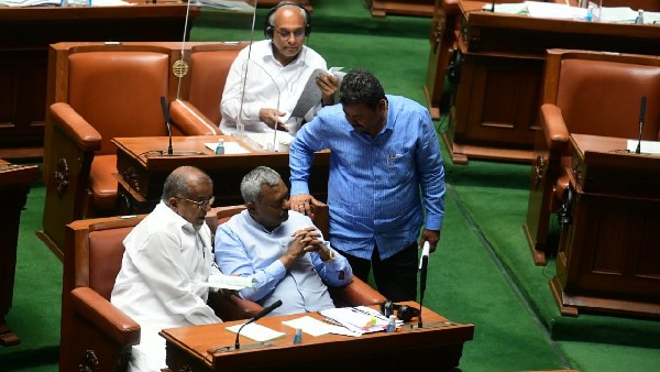  ಎಂ.ಪಿ.ರೇಣುಕಾಚಾರ್ಯ ನೇತೃತ್ವದಲ್ಲಿ ಶಾಸಕರು ಭೋಜನಕೂಟದಿಂದ ದೂರ