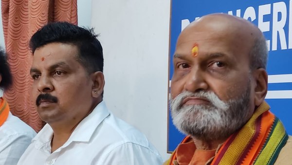 ಮುತಾಲಿಕ್ ಜೊತೆ ವಾಗ್ವಾದ 