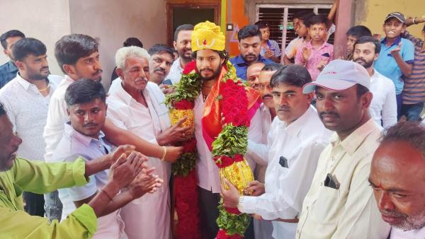 ಕಾರ್ಯಕರ್ತರ ಸಭೆ ನಡೆಸಿದ ನಿಖಿಲ್