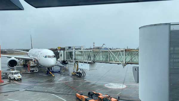 Airlines In India Not Using Aerobridges For Boarding To Save Money 