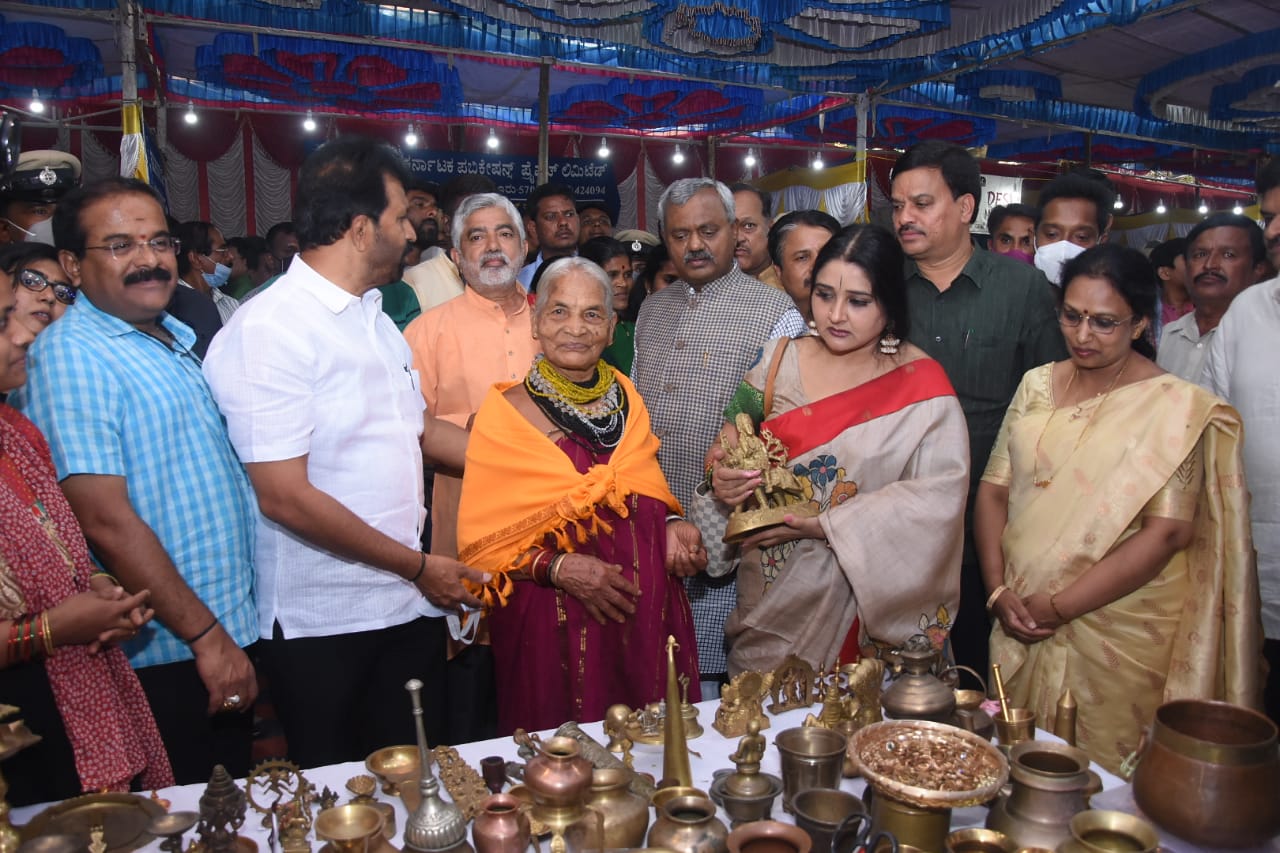 Padma Shri Awardee Tulsi Gowda Launches To a Bahuroopi National Rangotsava in Rangayana Padma Shri Awardee Tulsi Gowda Launches To a Bahuroopi National Rangotsava in Rangayana