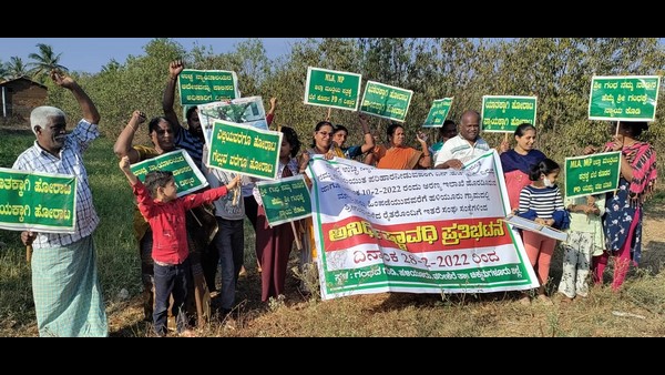 compensation to sandalwood tree: Protest against officials who did not give orders to High Court