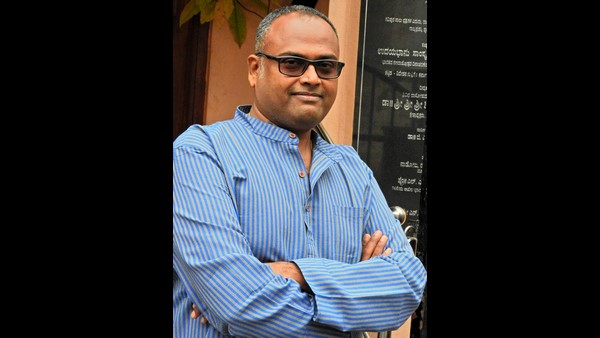 ರಾತ್ರಿ ಎಂಟೂವರೆಗೆ ಮನೆಯ ಗೇಟ್ ಬೀಗ ರಾತ್ರಿ ಎಂಟೂವರೆಗೆ ಮನೆಯ ಗೇಟ್ ಬೀಗ