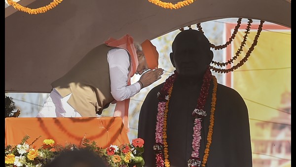 ಪ್ರಧಾನಮಂತ್ರಿಗೆ ಸ್ತೋತ್ರಗಳ ಮೂಲಕ ಅದ್ಧೂರಿ ಸ್ವಾಗತ 