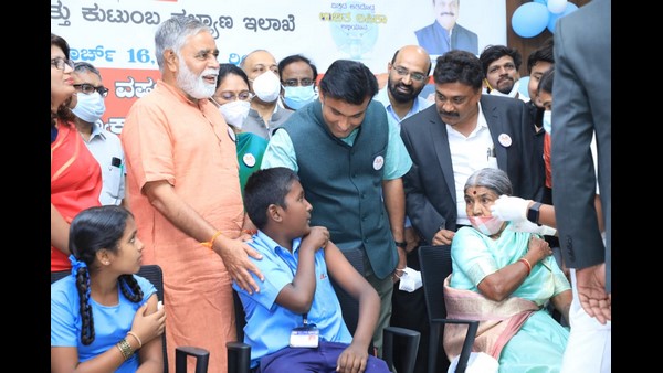 Aim To Corona Vaccination 20 Lakh Children In The Age Group of 12-14 Years Says Health Minister K Sudhakar Aim To Corona Vaccination 20 Lakh Children In The Age Group of 12-14 Years Says Health Minister K Sudhakar