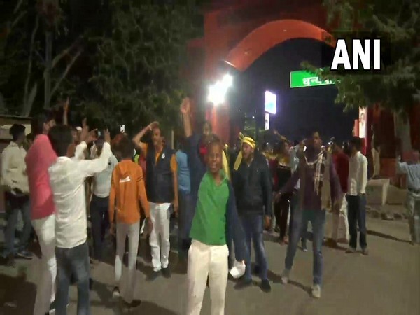 ವಾರಣಾಸಿಯಲ್ಲಿ ಎಸ್‌ಪಿ ಕಾರ್ಯಕರ್ತರಿಂದ ಪ್ರತಿಭಟನೆ 