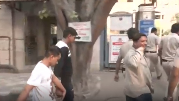 Jahangirpuri Violence Case: Accused Enter Court in Pushpa Style 