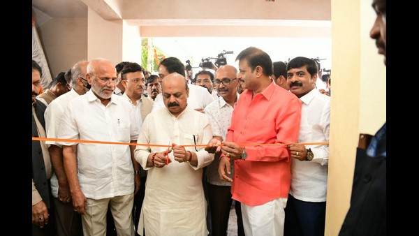 ಇನ್ನೂ 60 ಮನೆಗಳ ಬಹುಮಹಡಿ ಕಟ್ಟಡಕ್ಕೆ ಮುಖ್ಯಮಂತ್ರಿ ಶಂಕುಸ್ಥಾಪನೆ ಇನ್ನೂ 60 ಮನೆಗಳ ಬಹುಮಹಡಿ ಕಟ್ಟಡಕ್ಕೆ ಮುಖ್ಯಮಂತ್ರಿ ಶಂಕುಸ್ಥಾಪನೆ