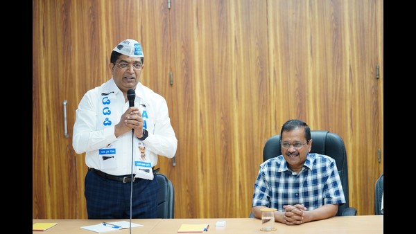 Former ADGP Of Karnataka Police Bhaskar Rao Joins Aam Aadmi Party Infront of Arvind Kejriwal In Delhi Former ADGP Of Karnataka Police Bhaskar Rao Joins Aam Aadmi Party Infront of Arvind Kejriwal In Delhi
