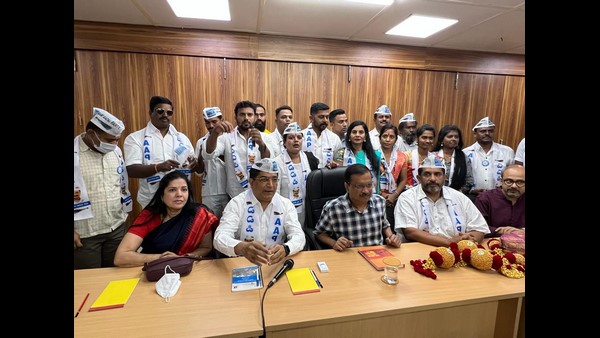 Former ADGP Of Karnataka Police Bhaskar Rao Joins Aam Aadmi Party Infront of Arvind Kejriwal In Delhi Former ADGP Of Karnataka Police Bhaskar Rao Joins Aam Aadmi Party Infront of Arvind Kejriwal In Delhi
