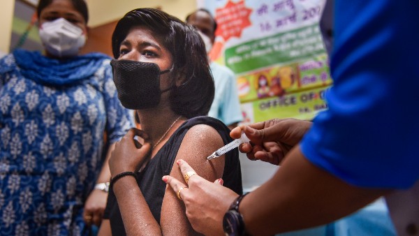 COVID-19 Vaccine: Covishield Booster Shots to Be Priced at Rs 600 Plus Taxes, Says Adar Poonawalla COVID-19 Vaccine: Covishield Booster Shots to Be Priced at Rs 600 Plus Taxes, Says Adar Poonawalla