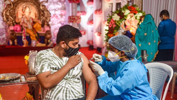 COVID-19 Vaccine: Covishield Booster Shots to Be Priced at Rs 600 Plus Taxes, Says Adar Poonawalla COVID-19 Vaccine: Covishield Booster Shots to Be Priced at Rs 600 Plus Taxes, Says Adar Poonawalla