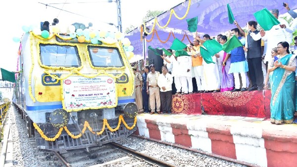 Anand Sing Flagged Off For Vijayanagara Davanagere DEMU Train 
