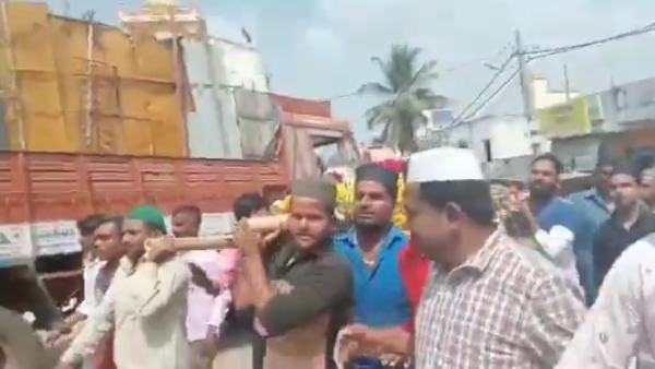 Mysuru: Muslim Neighbours Carry Hindu Womans Dead Body, Perform Last Rites