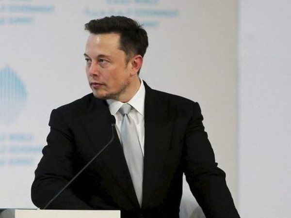 Bloomberg Journalist Tips to Twitter on How to Handle Elon Musk’s Offer 