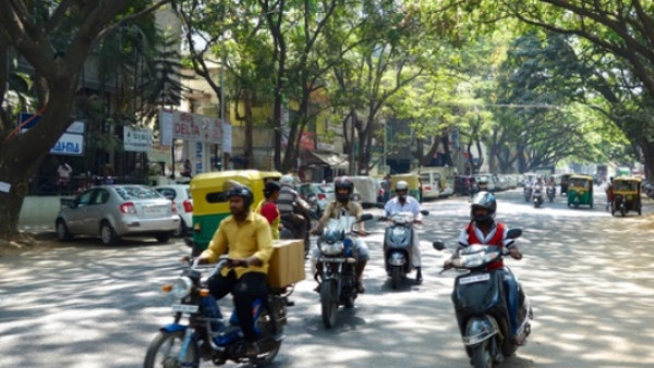 Gandhi Bazaar street vendors protesting against BBMP 