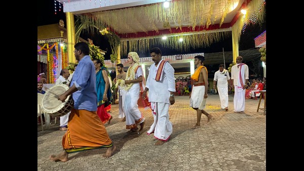  ಮುಸ್ಲಿಂ ವ್ಯಕ್ತಿಯನ್ನು ದೈವವಾಗಿ ಕಾಣುತ್ತಾರೆ