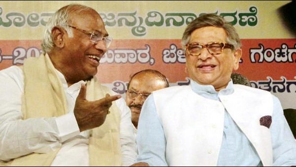  ಎಸ್. ಎಂ.ಕೃಷ್ಣ ಮತ್ತು ಮಲ್ಲಿಕಾರ್ಜುನ ಖರ್ಗೆ ಮಂತ್ರಿಯಾಗಿದ್ದರು