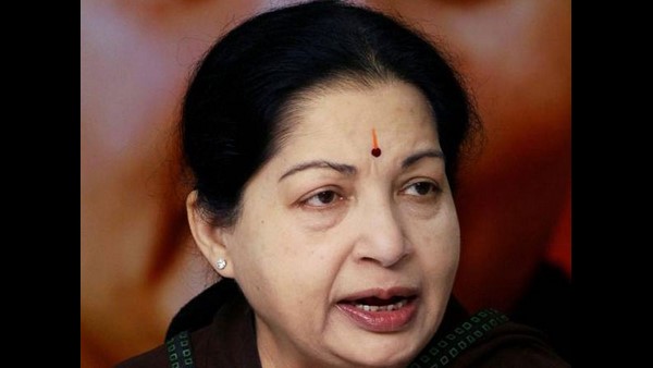  ಜಯಲಲಿತಾ ಸಮುದ್ರದ ದಡದಲ್ಲಿ ಉಪವಾಸ ಸತ್ಯಾಗ್ರಹಕ್ಕೆ ಕೂತರು