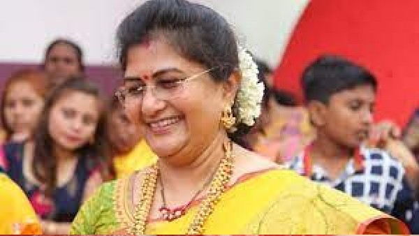  ಮಾಧ್ಯಮದವರ ಪ್ರಶ್ನೆಗೆ ಉತ್ತರಿಸುತ್ತಿದ್ದ ಸಚಿವೆ ಜೊಲ್ಲೆ