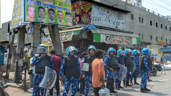 Clashes in Delhi During Hanuman Jayanti Shobha Yatra; Police Accused of Bias Clashes in Delhi During Hanuman Jayanti Shobha Yatra; Police Accused of Bias