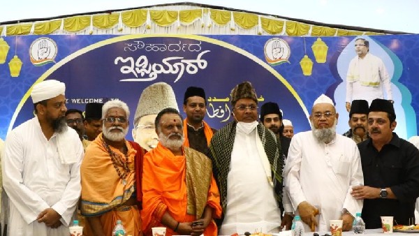  ಇಫ್ತಾರ್ ಪ್ರಾರ್ಥನೆಯ ನಂತರ, ಶಂಕರಮಠದ ಪುರೋಹಿತರಿಂದ ವೇದ ಘೋಷ