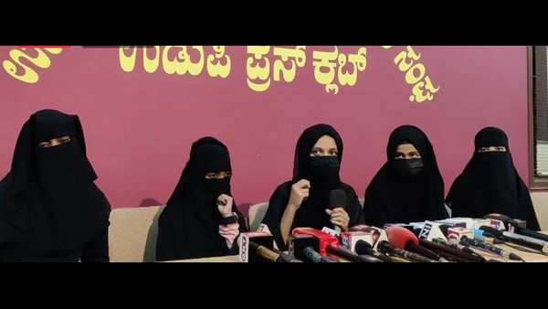 2nd PUC Exam: Hijab Girls Who Do Not Attend The Mathematics Examination 2nd PUC Exam: Hijab Girls Who Do Not Attend The Mathematics Examination