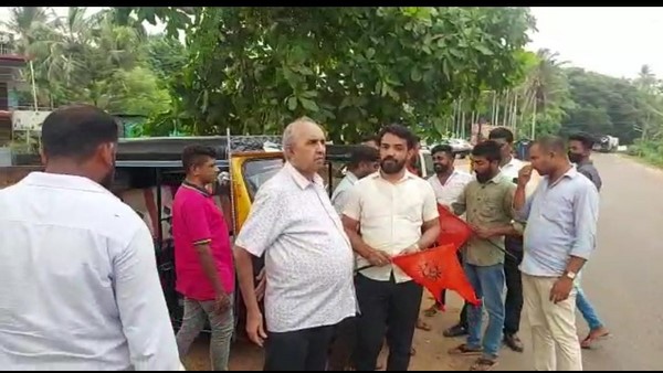 Hindu Jagran Vedike Started Campaign In Puttur Asking Hindus To Use Only Hindu Auto Drivers During Mahalingeshwar Jatre Hindu Jagran Vedike Started Campaign In Puttur Asking Hindus To Use Only Hindu Auto Drivers During Mahalingeshwar Jatre