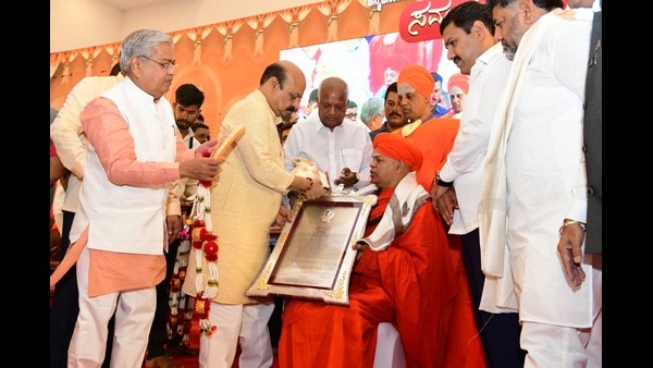 Chitradurga Murugha Mutt Pontiff Birthday on April 11 Will Be Observed as Equality Day Says CM Basavaraj Bommai