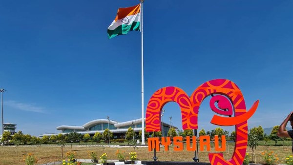 1740 ಮೀಟರ್ ರನ್‌ ವೇ ಇದೆ