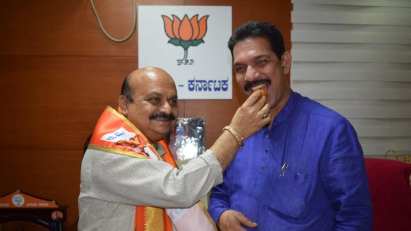ಮೊದಲ ಸಚಿವರ ರಾಜೀನಾಮೆ 