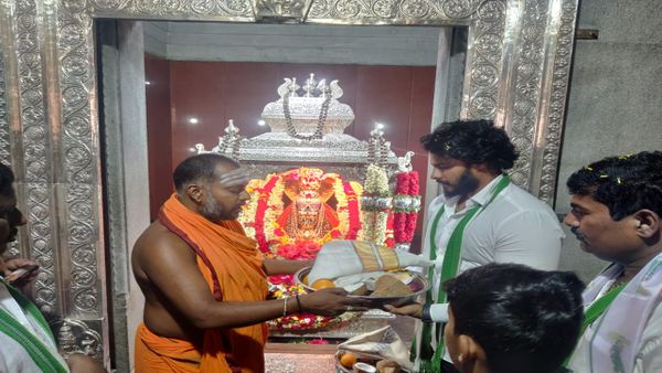  ನಾವೆಲ್ಲರು ಮೊದಲು ಭಾರತೀಯರು ನಾವೆಲ್ಲ ಅಣ್ಣ-ತಮ್ಮಂದಿರಂತೆ 
