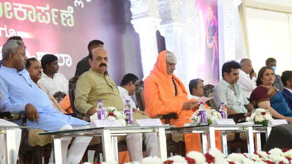 ಅಣ್ಣ, ತಂದೆಯಾಗಿ ನೋಡುತ್ತಾರೆ