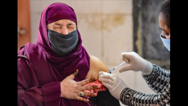 2ನೇ ಡೋಸ್ ಪಡೆದು 9 ತಿಂಗಳ ನಂತರ ಮುನ್ನೆಚ್ಚರಿಕೆ ಲಸಿಕೆ 2ನೇ ಡೋಸ್ ಪಡೆದು 9 ತಿಂಗಳ ನಂತರ ಮುನ್ನೆಚ್ಚರಿಕೆ ಲಸಿಕೆ