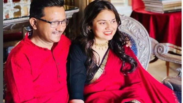 IAS Officer Tina Dabe Is Married to a 12-Year-Old Senior Officer IAS Officer Tina Dabe Is Married to a 12-Year-Old Senior Officer