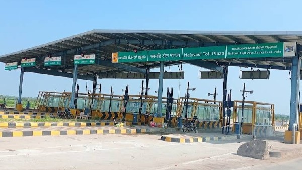 Villagers Demand For Toll Free At Nalavadi Toll Plaza Villagers Demand For Toll Free At Nalavadi Toll Plaza