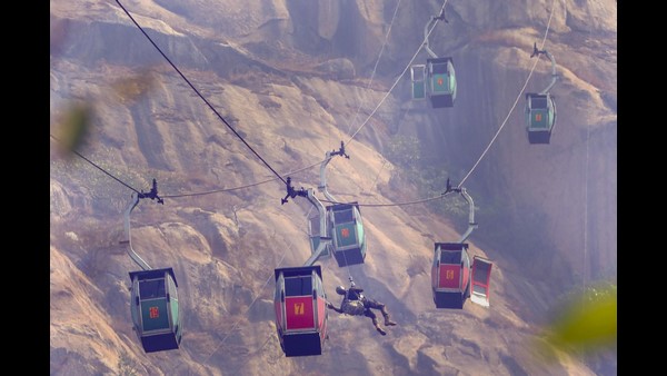 Trikut Ropeway Incident Modi Interacts With People Who Involved In Rescue Operations