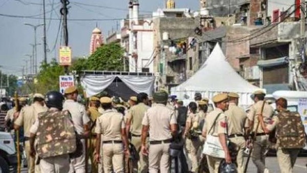 Start of first phase of Illegal Building Demolition operation in South Delhi Start of first phase of Illegal Building Demolition operation in South Delhi