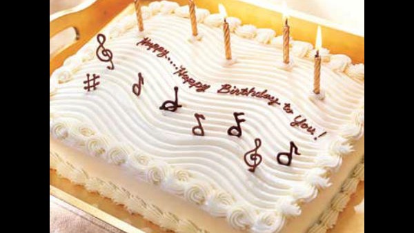 Argentinas President paid 24000 dollar fine for celebrates the birthday during the lockdown Argentinas President paid 24000 dollar fine for celebrates the birthday during the lockdown