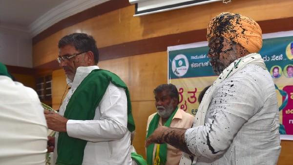 Attack on Rakesh Takaiat; Farmers Condemn the Incident To Protest Statewide 