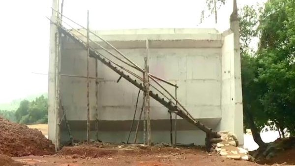 ಕಾಮಗಾರಿ ಮುಗಿಸಲು ಗ್ರಾಮಸ್ಥರ ಆಗ್ರಹ