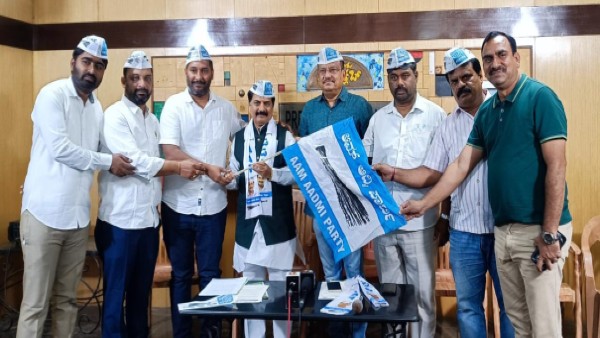 Congress Leader Chandrashekar Hiremath Joins AAP 