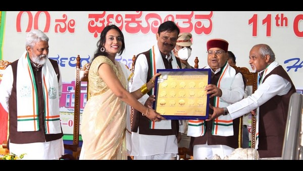 Farmers daughter Wins 16 Gold Medals in BSc at Horticulture Varsity