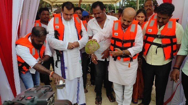  ಸೇತುವೆ ಮೇಲೆ ಜಾರಿದ ಉಡುಪಿ ಶಾಸಕ 